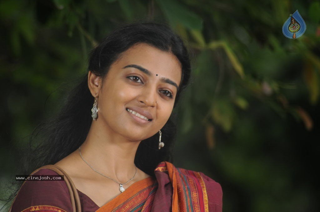 Dhoni Movie Working Stills - 23 / 37 photos