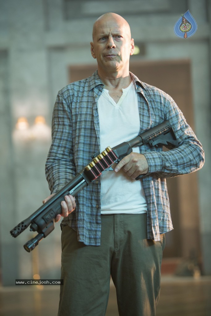 Die Hard 5 Stills - 2 / 16 photos