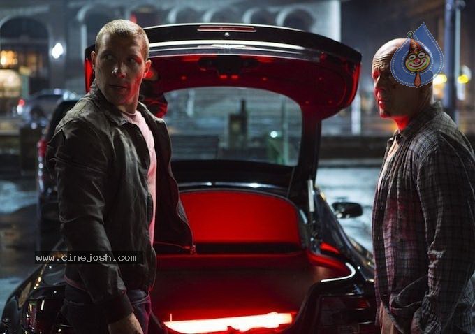 Die Hard 5 Stills - 11 / 16 photos