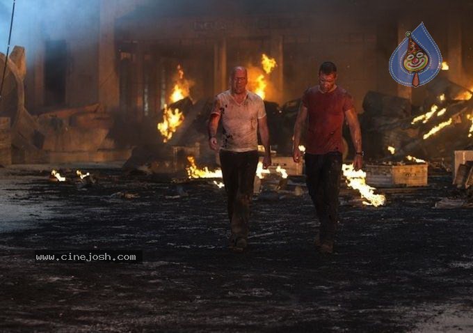 Die Hard 5 Stills - 15 / 16 photos