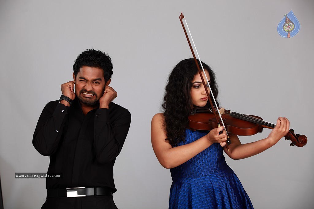 Dil Se Movie New Stills - 5 / 27 photos