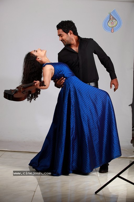 Dil Se Movie New Stills - 10 / 27 photos