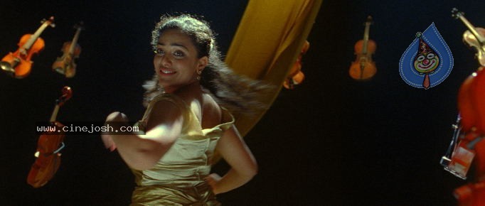 Dil Se Movie Stills  - 17 / 29 photos