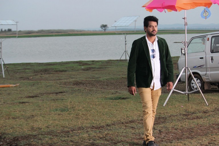 Dil Unna Raju Premalo Paddadu Posters and Photos - 14 / 47 photos