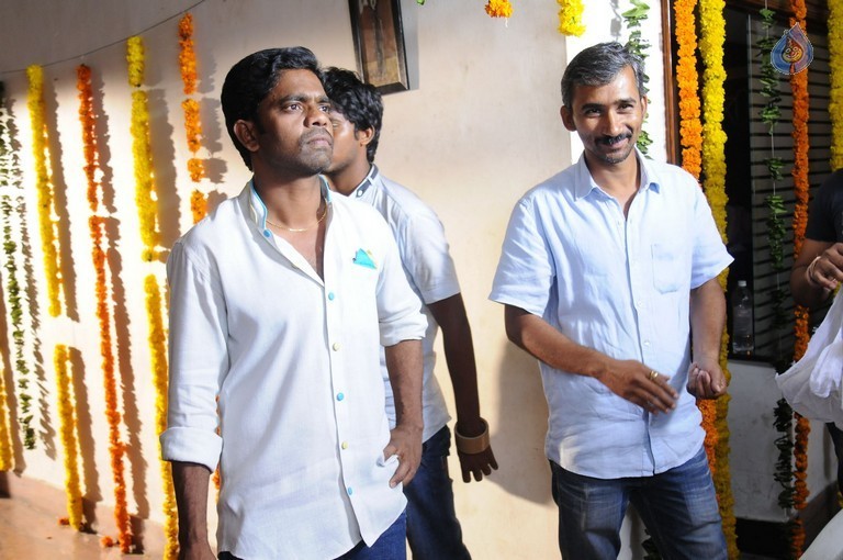 Dil Unna Raju Premalo Paddadu Posters and Photos - 20 / 47 photos