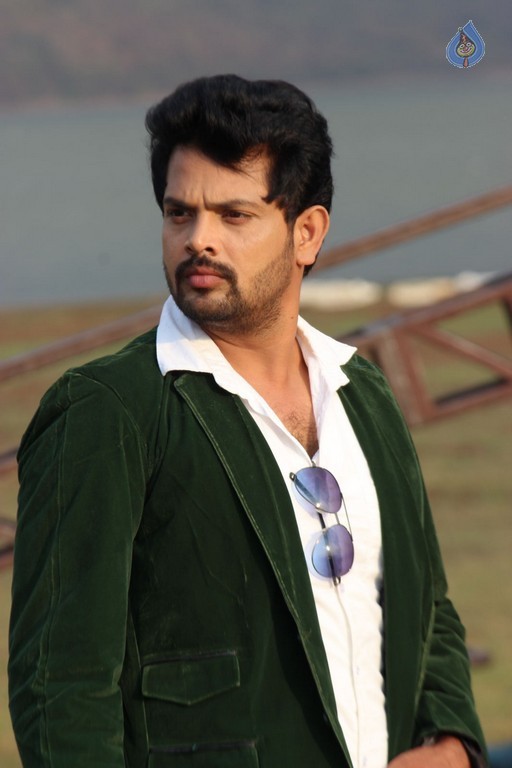 Dil Unna Raju Premalo Paddadu Posters and Photos - 26 / 47 photos