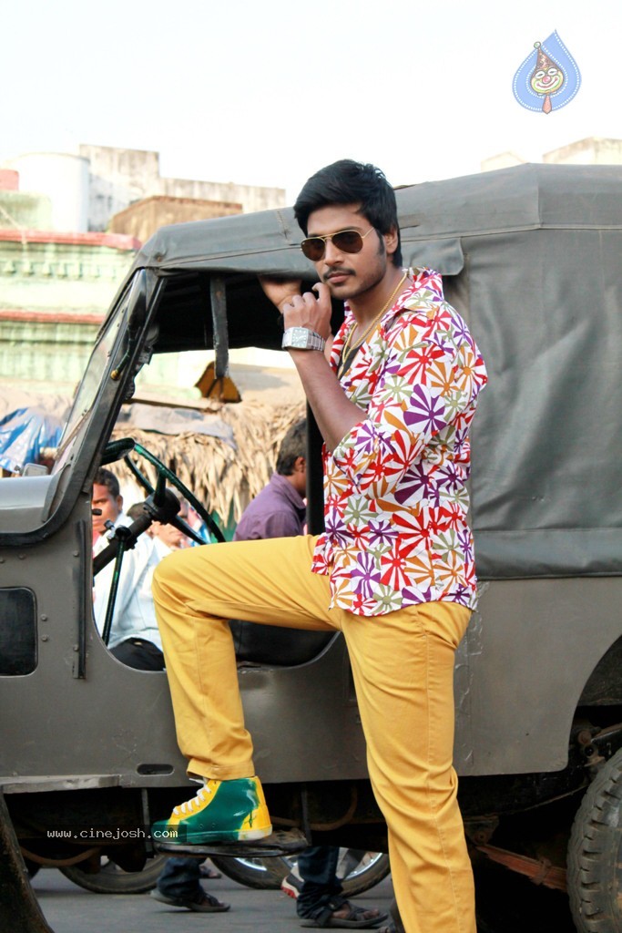 DK Bose New Pics - 9 / 10 photos