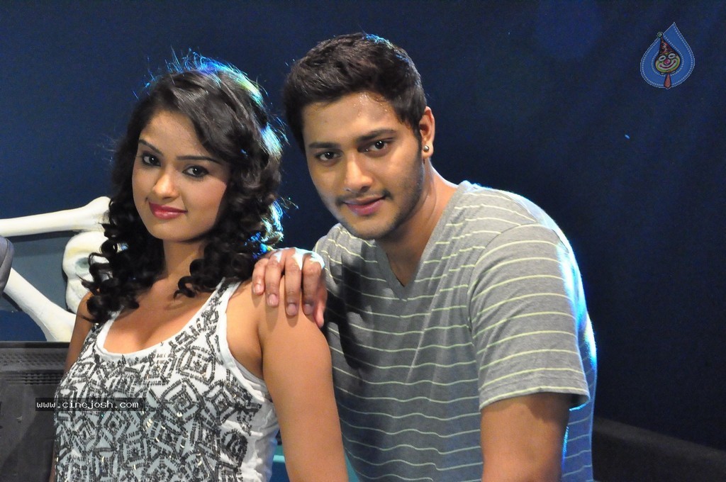 Dollars Colony Movie Hot Stills - 33 / 51 photos