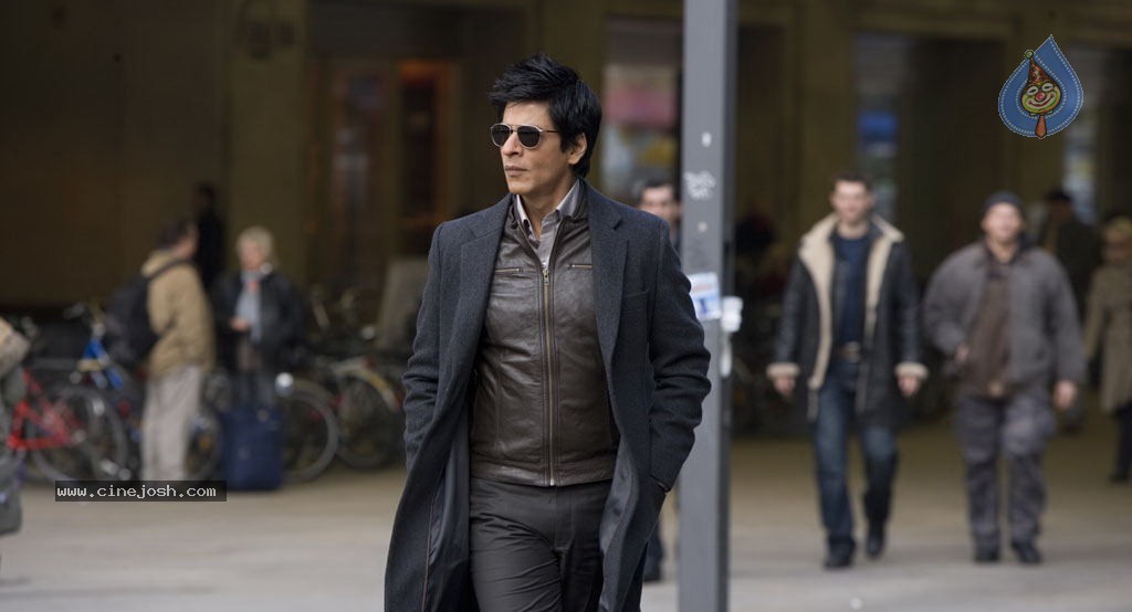 Don 2 Movie Stills - 13 / 16 photos