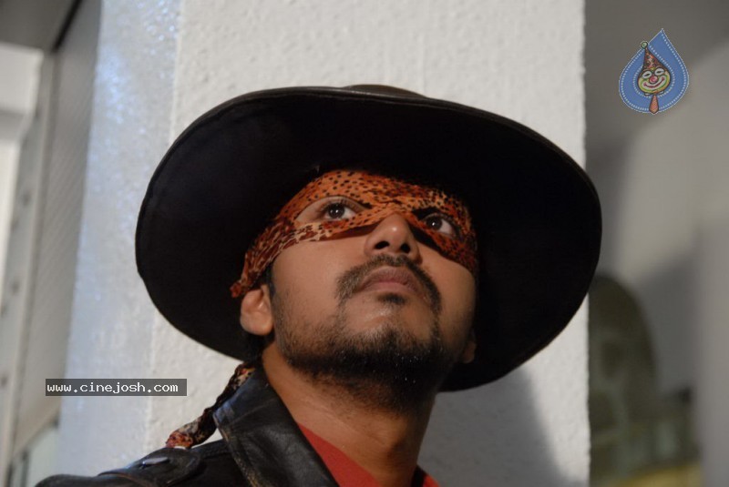 Dopidi Movie Stills - Trisha, Vijay - 5 / 24 photos