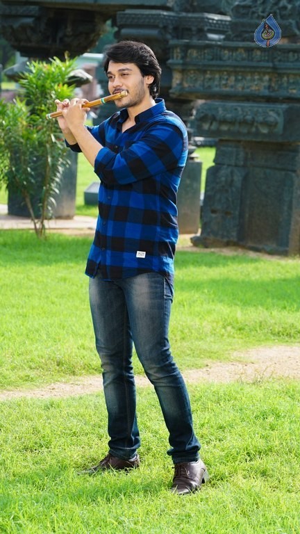 Drishya Kavyam Movie Photos - 80 / 104 photos