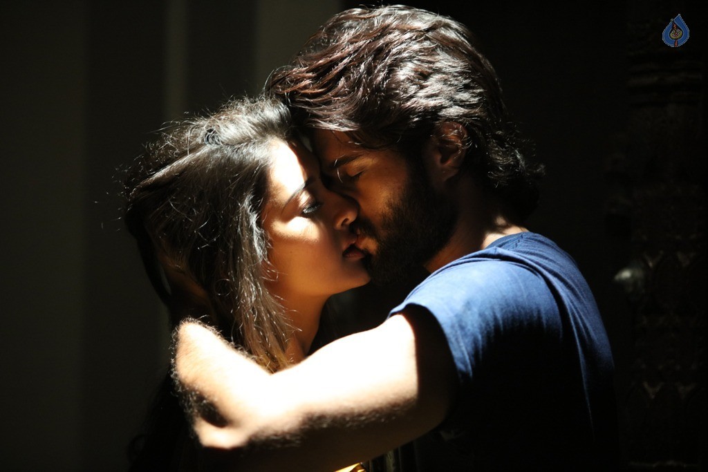 Dwaraka Movie Hero and Heroine Lip Lock Photos - 1 / 9 photos
