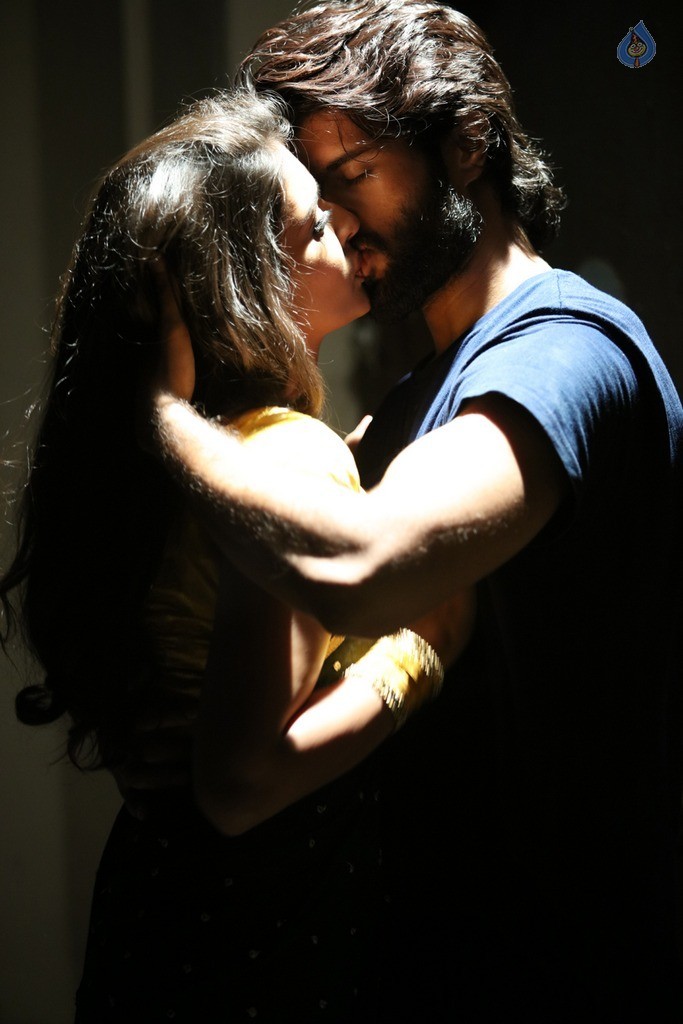 Dwaraka Movie Hero and Heroine Lip Lock Photos - 3 / 9 photos