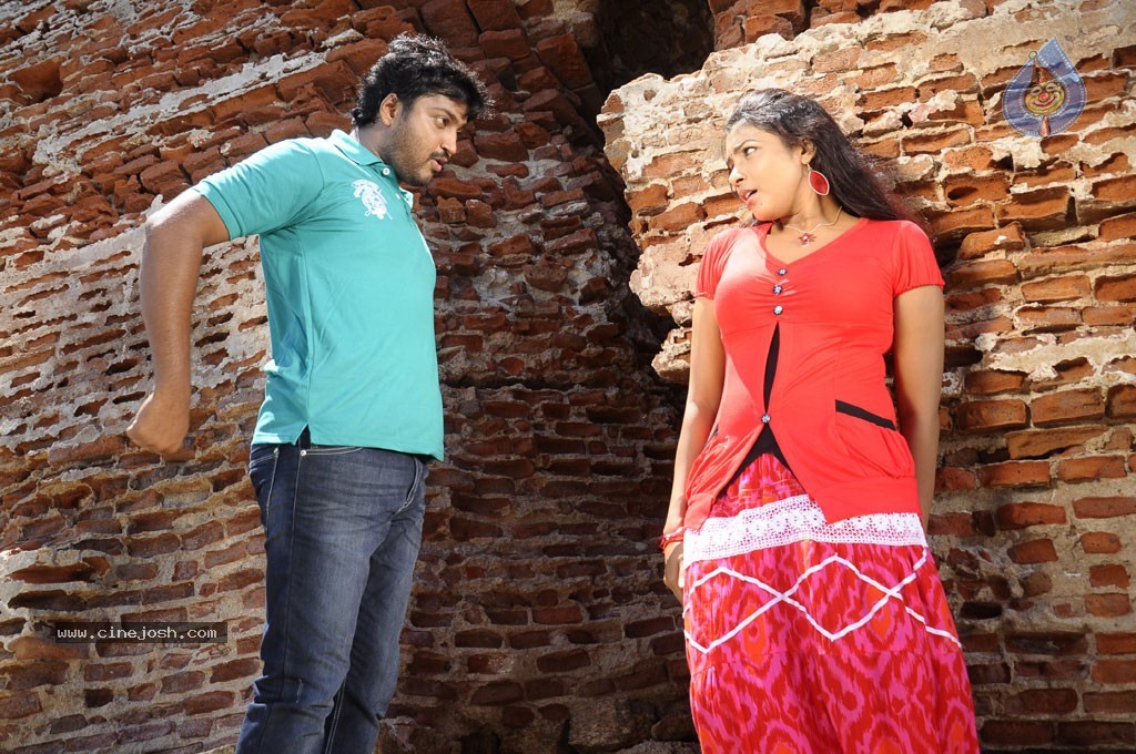 Eera Veyyil Tamil Movie Stills - 3 / 31 photos