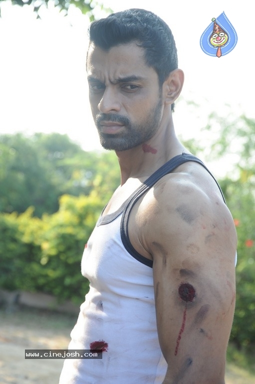 EK Movie Working Stills - 16 / 21 photos