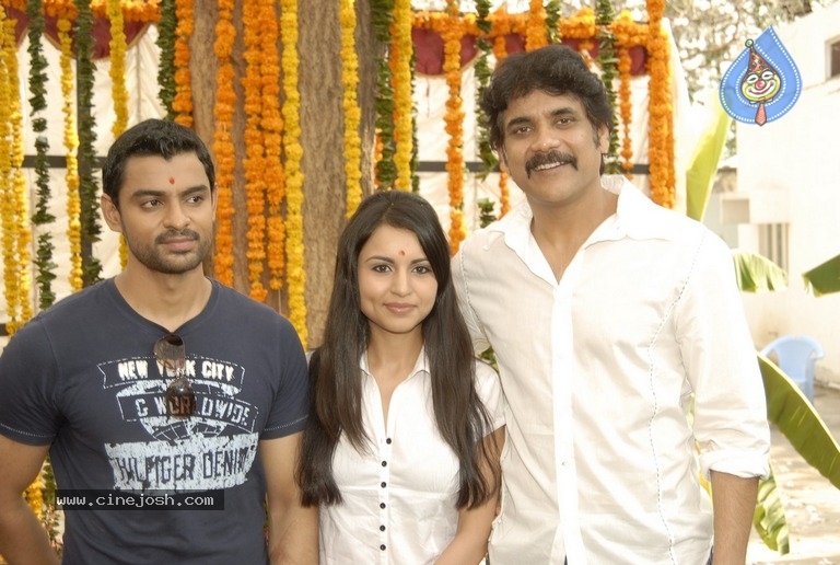 EK Movie Working Stills - 19 / 21 photos