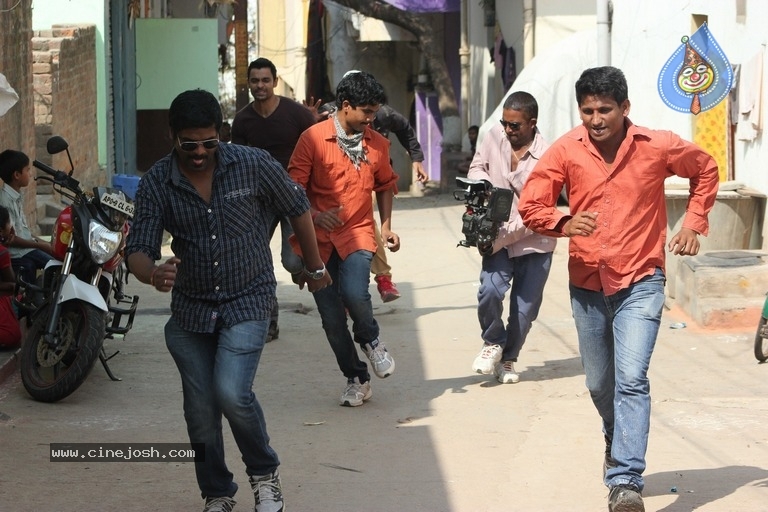 Ek Movie Working Stills - 18 / 21 photos