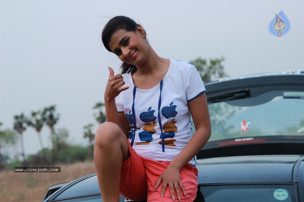 Eka Aata Naade Stills n walls - 16 / 63 photos
