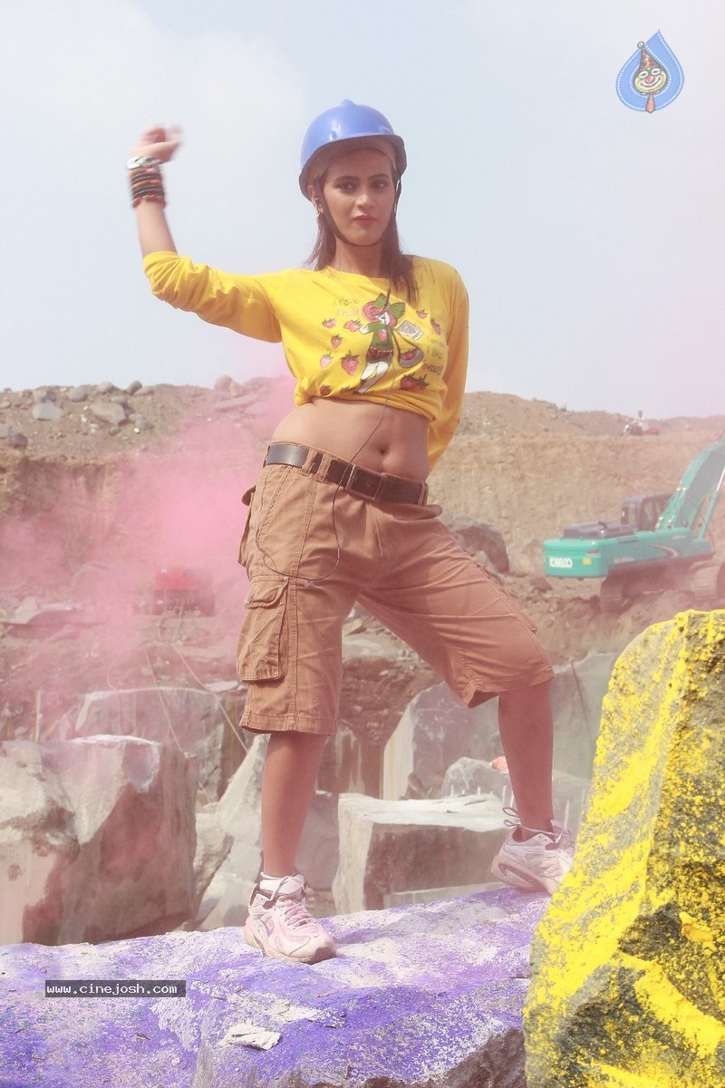 Eka Aata Naade Stills n walls - 36 / 63 photos