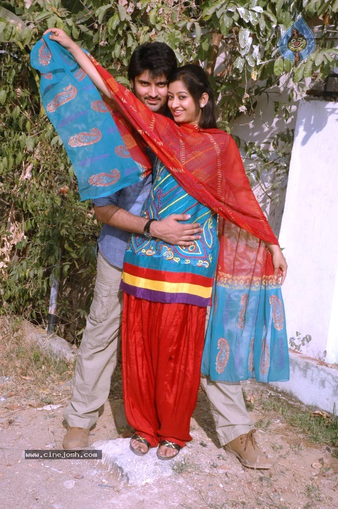 Em Chesave Nannila Movie Stills - 28 / 48 photos