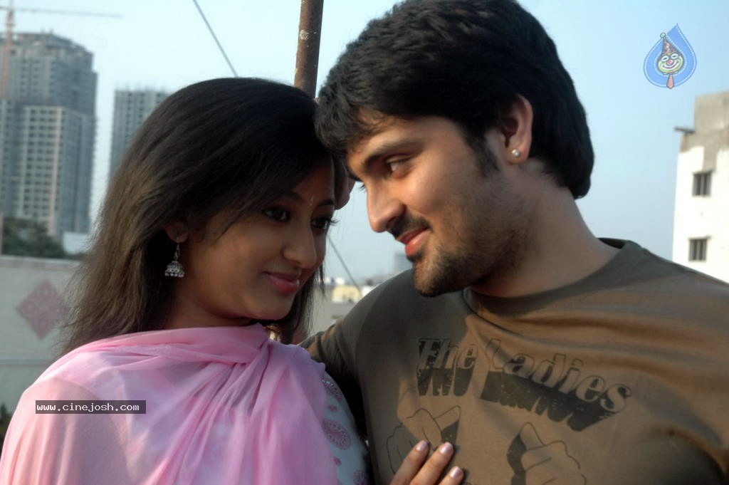 Em Chesave Nannila Movie Stills - 31 / 48 photos