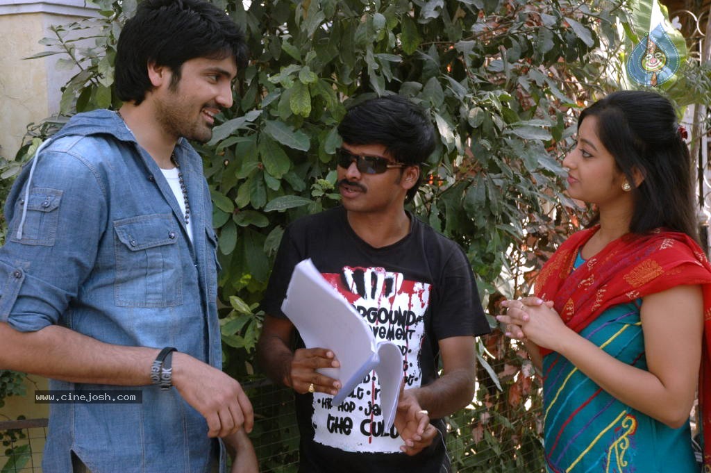 Em Chesave Nannila Movie Stills - 32 / 48 photos