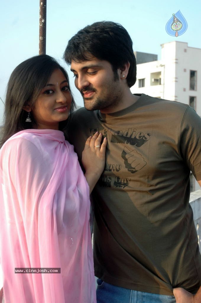 Em Chesave Nannila Movie Stills - 35 / 48 photos