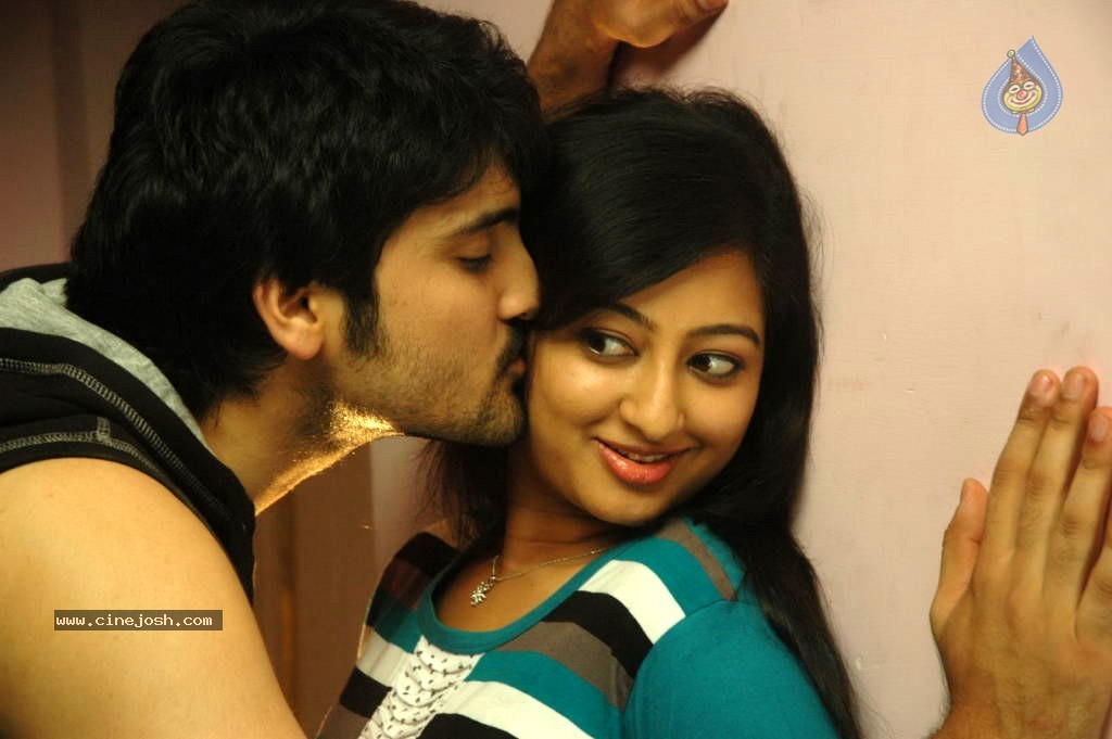 Em Chesave Nannila Movie Stills - 36 / 48 photos