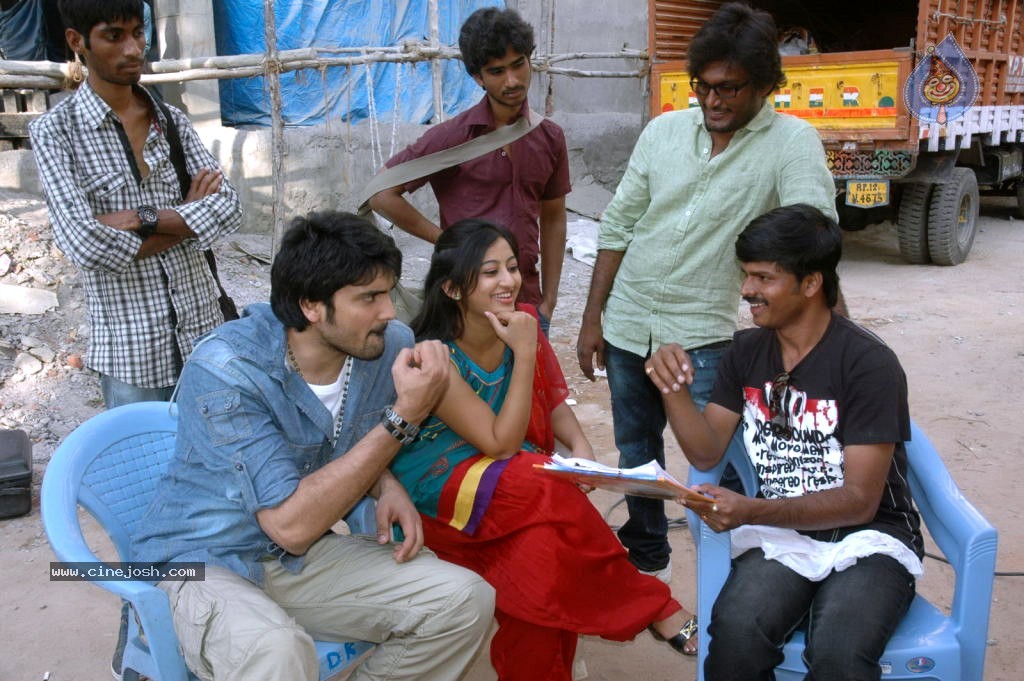 Em Chesave Nannila Movie Stills - 48 / 48 photos