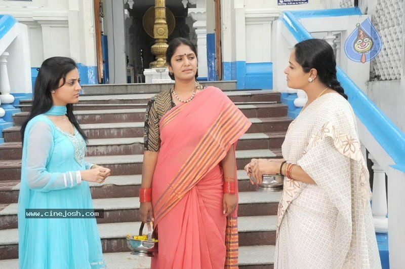 Yemaindi Eevela Movie Working Stills - 7 / 31 photos