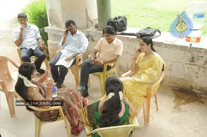 Yemaindi Eevela Movie Working Stills - 16 / 31 photos