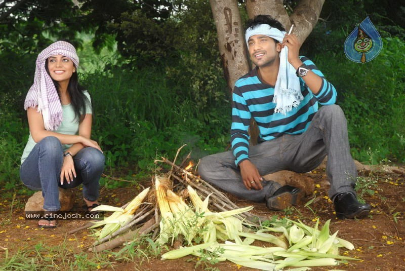 Yemaindi Eevela Movie Working Stills - 18 / 31 photos