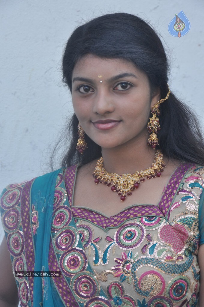 En Kadhal Pudhithu Tamil Movie Stills - 7 / 47 photos