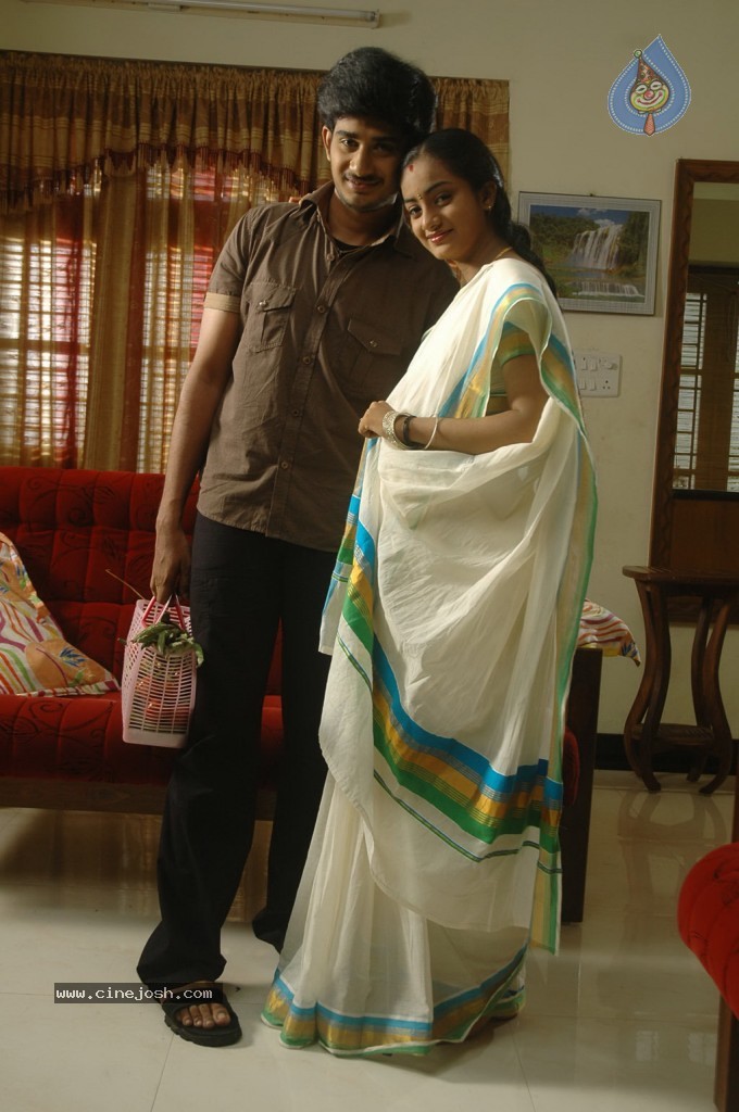 En Kadhal Pudhithu Tamil Movie Stills - 17 / 47 photos