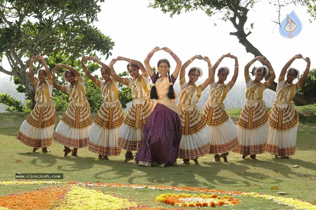 En Kadhal Pudhithu Tamil Movie Stills - 43 / 47 photos