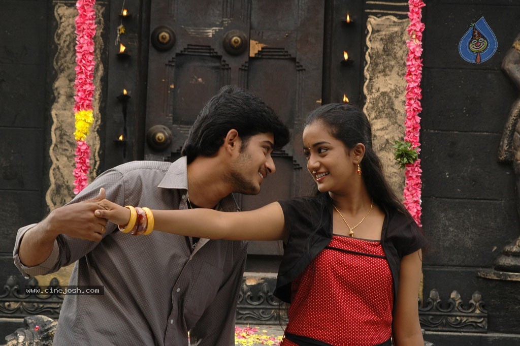 En Kadhal Pudhithu Tamil Movie Stills - 46 / 47 photos
