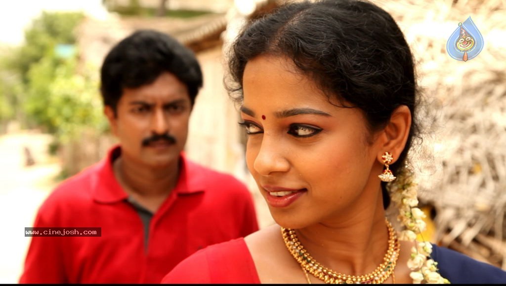 En Nenjai Thottaye Tamil Movie Stills - 3 / 46 photos