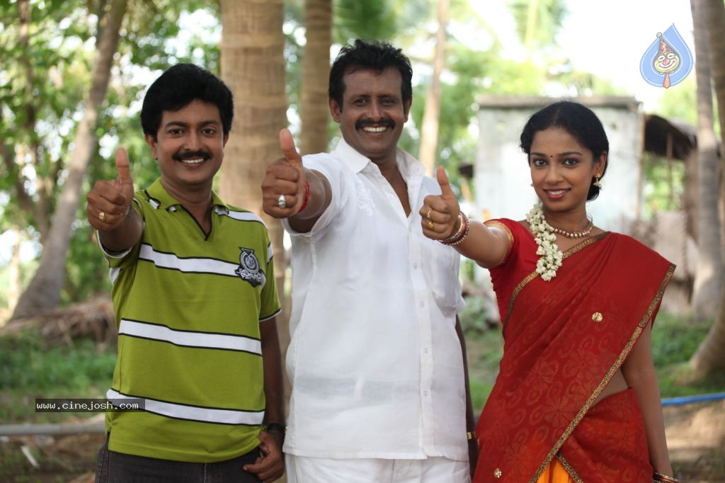 En Nenjai Thottaye Tamil Movie Stills - 46 / 46 photos
