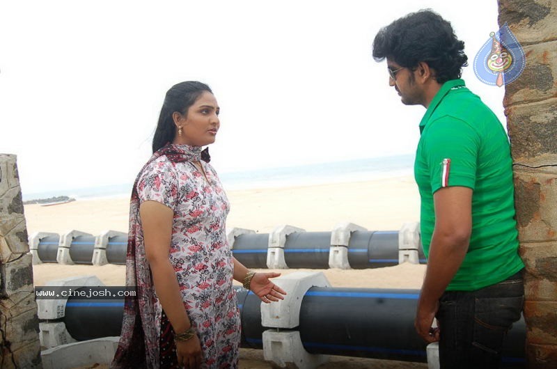 En Uyire Unakkaga Movie Stills - 4 / 39 photos