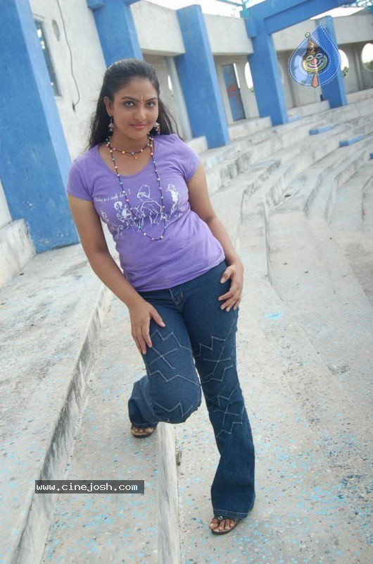 En Uyire Unakkaga Movie Stills - 23 / 39 photos