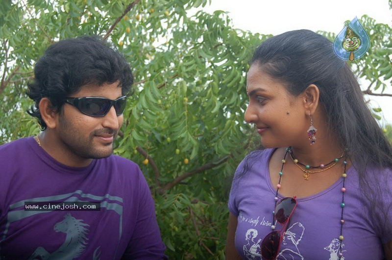 En Uyire Unakkaga Movie Stills - 35 / 39 photos