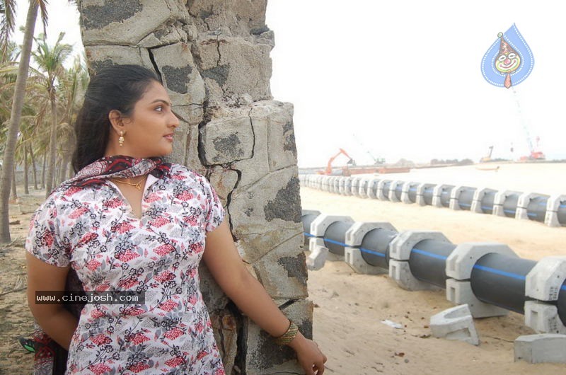 En Uyire Unakkaga Movie Stills - 37 / 39 photos