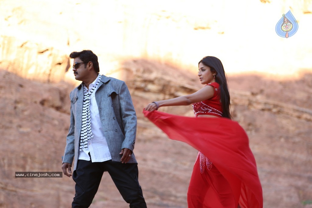 En Vazhi Thani Vazhi Tamil Movie Stills - 5 / 28 photos