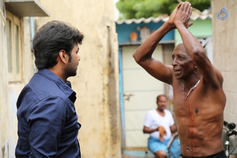 Enakku Vaaitha Adimaigal Tamil Film Photos - 8 / 29 photos