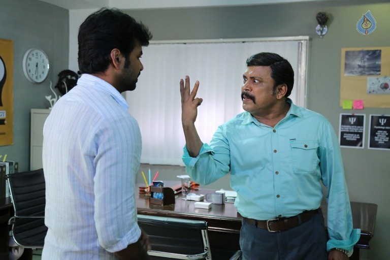 Enakku Vaaitha Adimaigal Tamil Film Photos - 16 / 29 photos