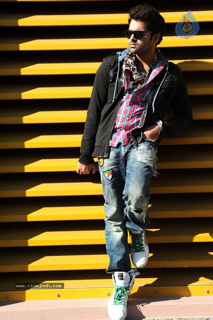 Endhukante Premanta Movie Stills  - 3 / 10 photos