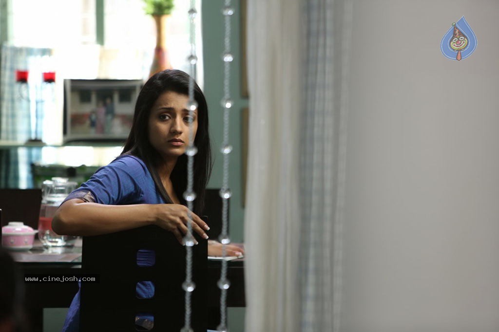 Endrendrum Punnagai Tamil Movie Stills - 24 / 31 photos