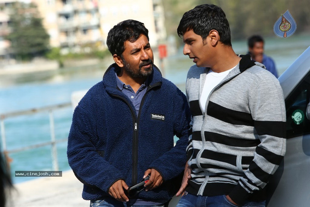Endrendrum Punnagai Tamil Movie Stills - 1 / 21 photos