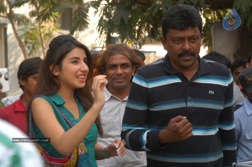 Enduko Nachav Movie Stills - 2 / 38 photos