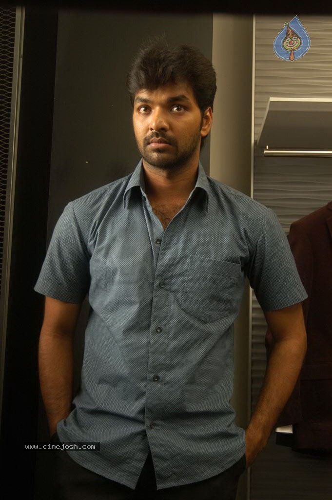 Engeyum Eppothum Movie Stills - 33 / 57 photos